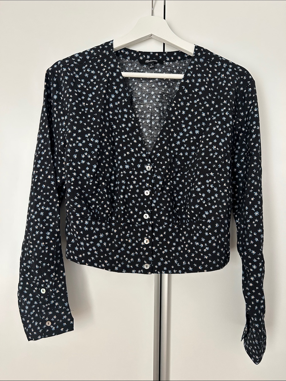 Black Floral Button-Down V-Neck Cropped Blouse